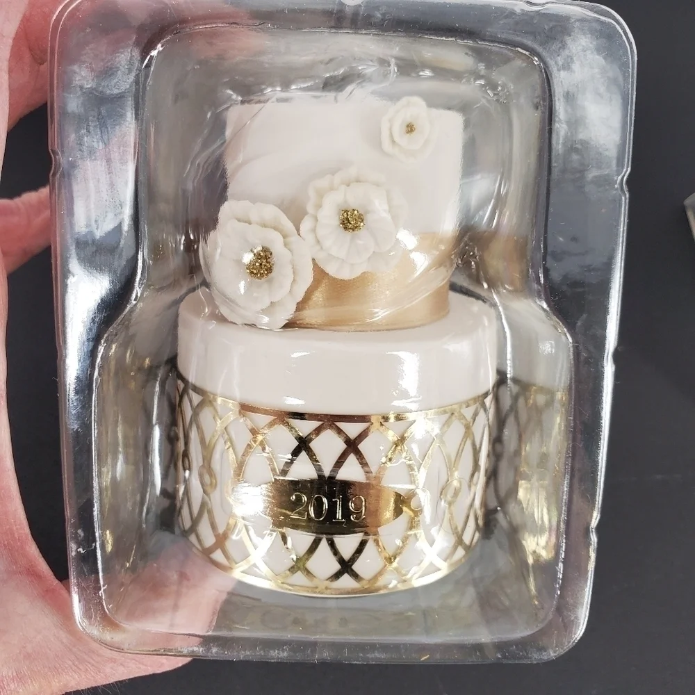 Hallmark 2019 I Do ornament NIB - Picture 6 of 6